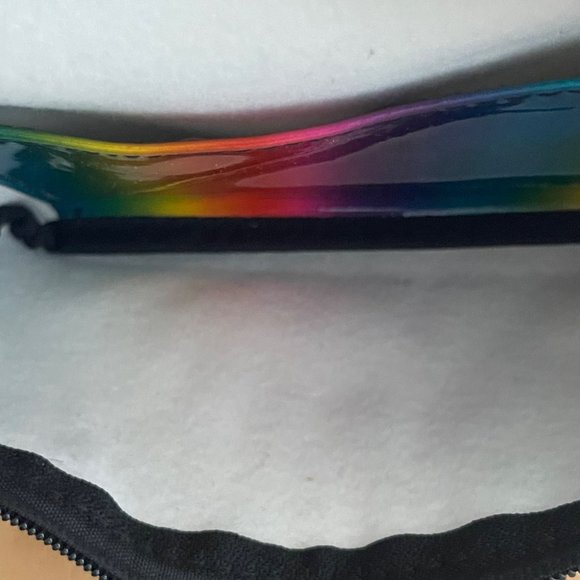 Fydelity Holographic Metallic Rainbow Ultra-Slim Fanny Pack 9" x 5.5" x 1" - Picture 5 of 5